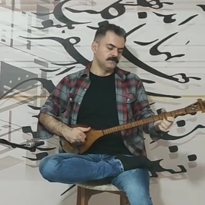 محمد نوزادی نوازنده سه تار